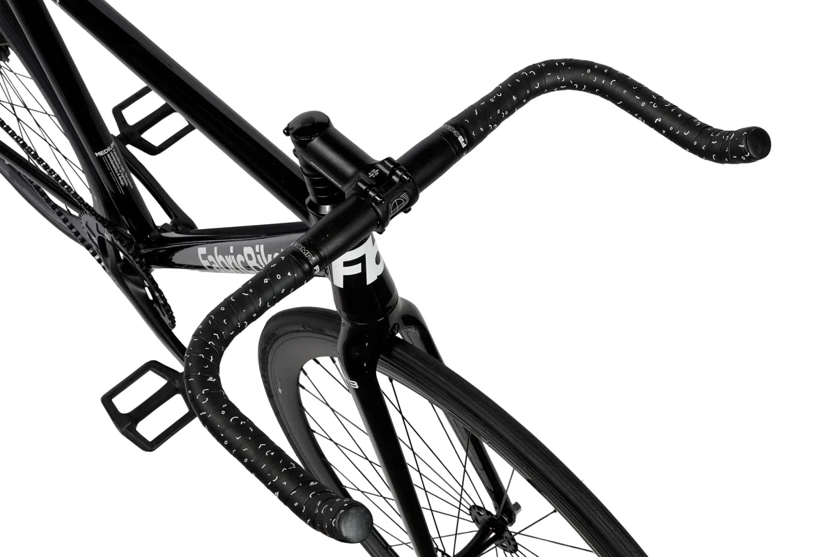 FabricBike Light Fixed, Fixie, Single Speed, Telaio e Forcella in alluminio, Ruote 28", 4 colori, 3 misure, 9,45 kg circa.