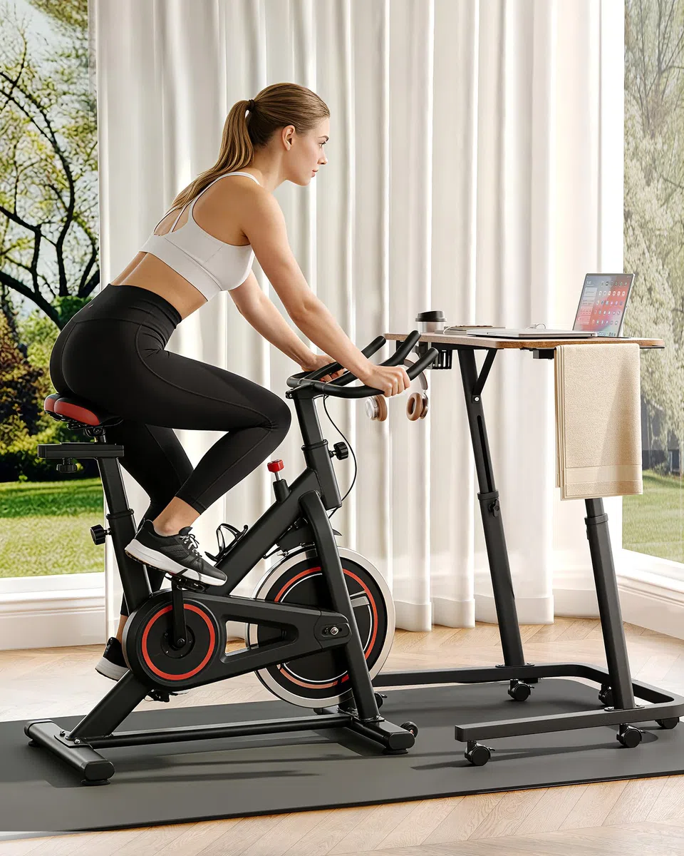 Tavolo da allenamento a rulli per bicicletta con regolazione in altezza e ruote, comodino e tavolo per computer portatile, regolabile in altezza, per uso interno e tapis roulant con portabibite e