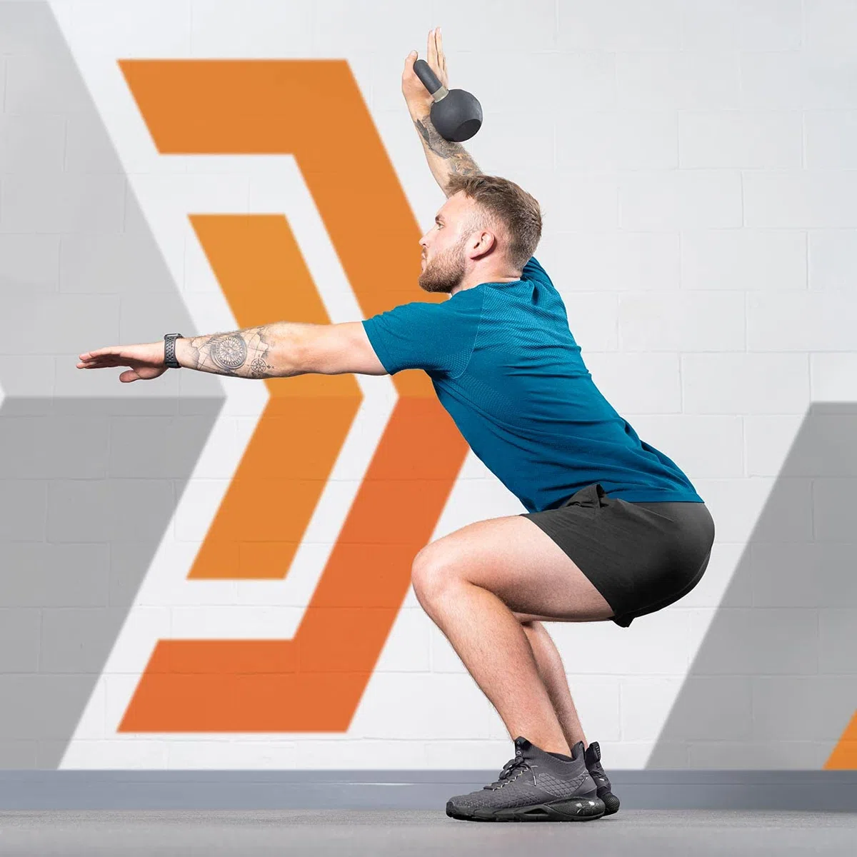 METIS Kettlebell In Ghisa - [4kg - 48 kg ] | Attrezzatura Per Palestre Professionali | Pesi In Ghisa di Alta Qualità