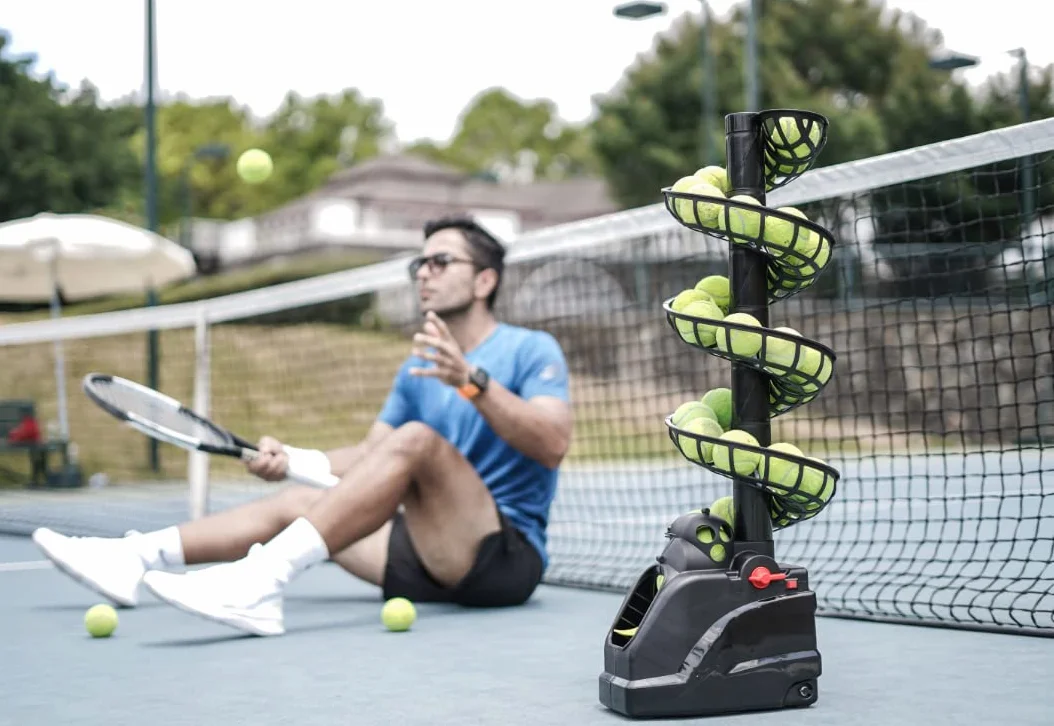 Allenamento Tennis(può Contenere 30 Palline) TennisTrainer,Macchina da Tennis Adatto a Principianti/Bambini/Allenatore/Cortile e Campo,AC/Batteria&Cavo USB