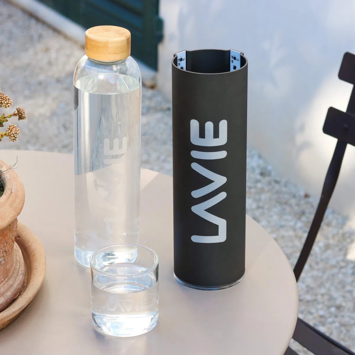 LaVie PURE Depuratore d'Acqua Innovativo a Luce UVA, Senza Materiali di consumo. Trasforma l'Acqua del Rubinetto in Acqua Pura, Fresca e dal Sapore Gradevole in soli 15 Minuti - Capacità 1 L