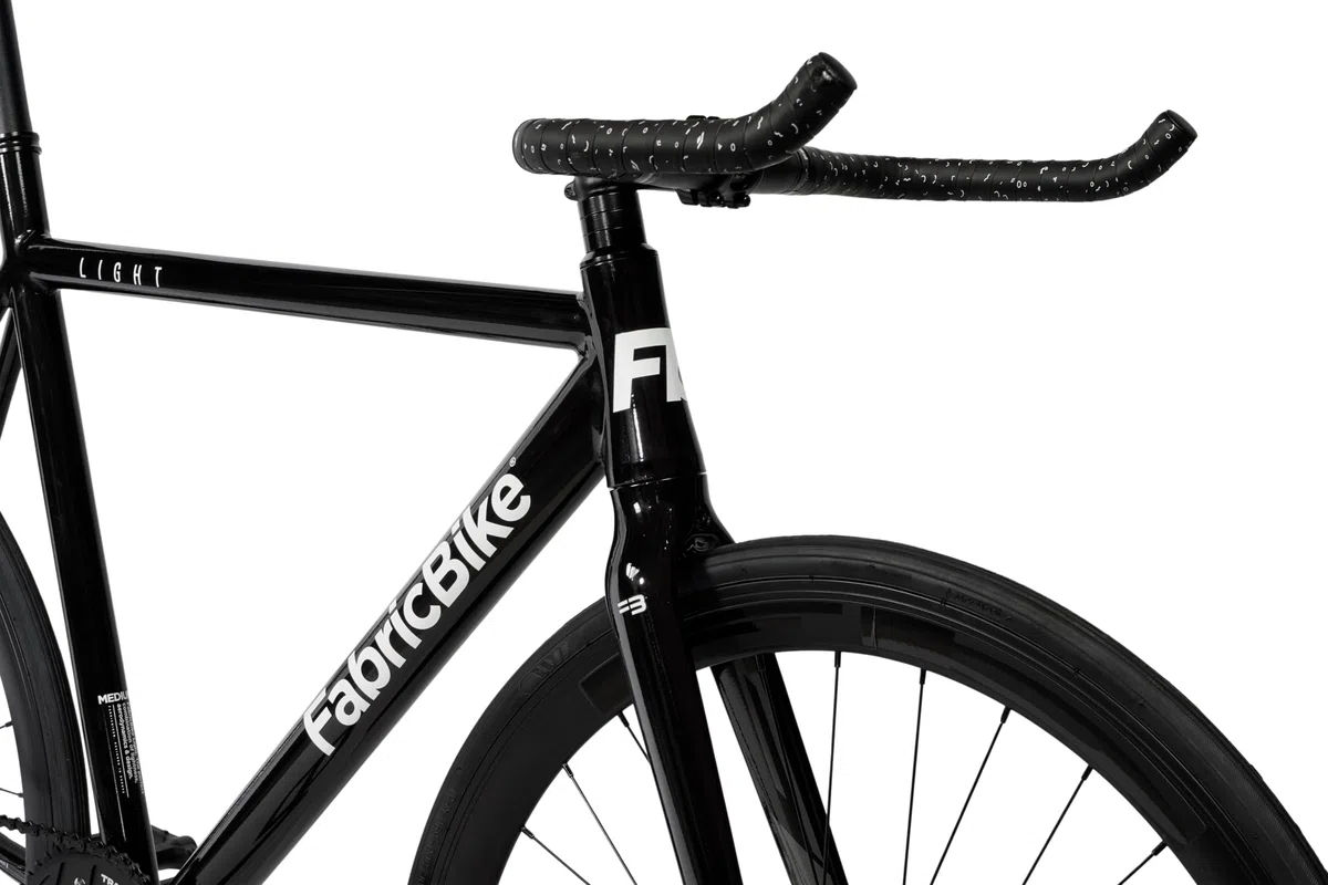 FabricBike Light Fixed, Fixie, Single Speed, Telaio e Forcella in alluminio, Ruote 28", 4 colori, 3 misure, 9,45 kg circa.