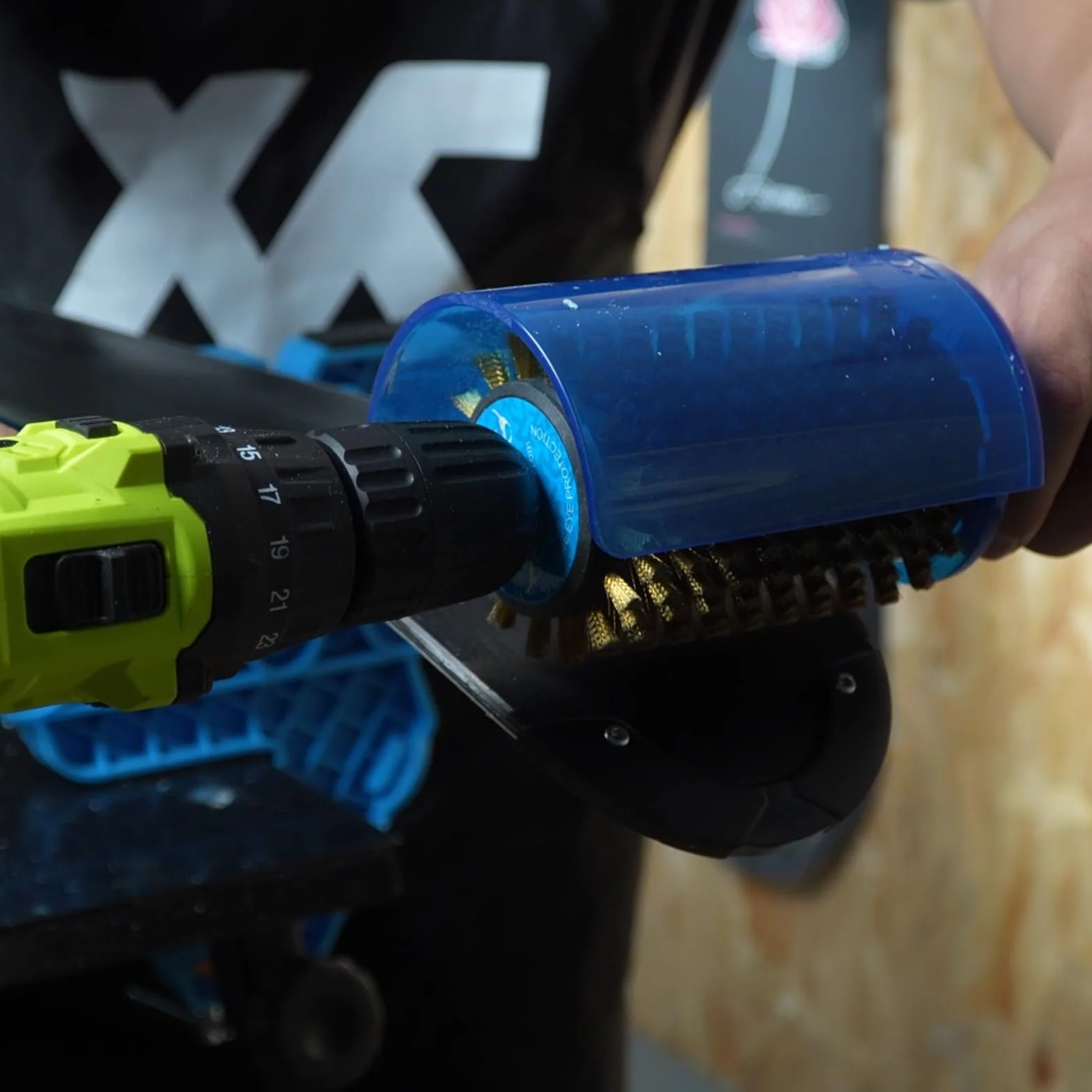 XCMAN - Set di spazzole rotanti per Sci, con Manico e ASSE e 3 spazzole: Nylon, crine di Cavallo, Ottone/Sughero
