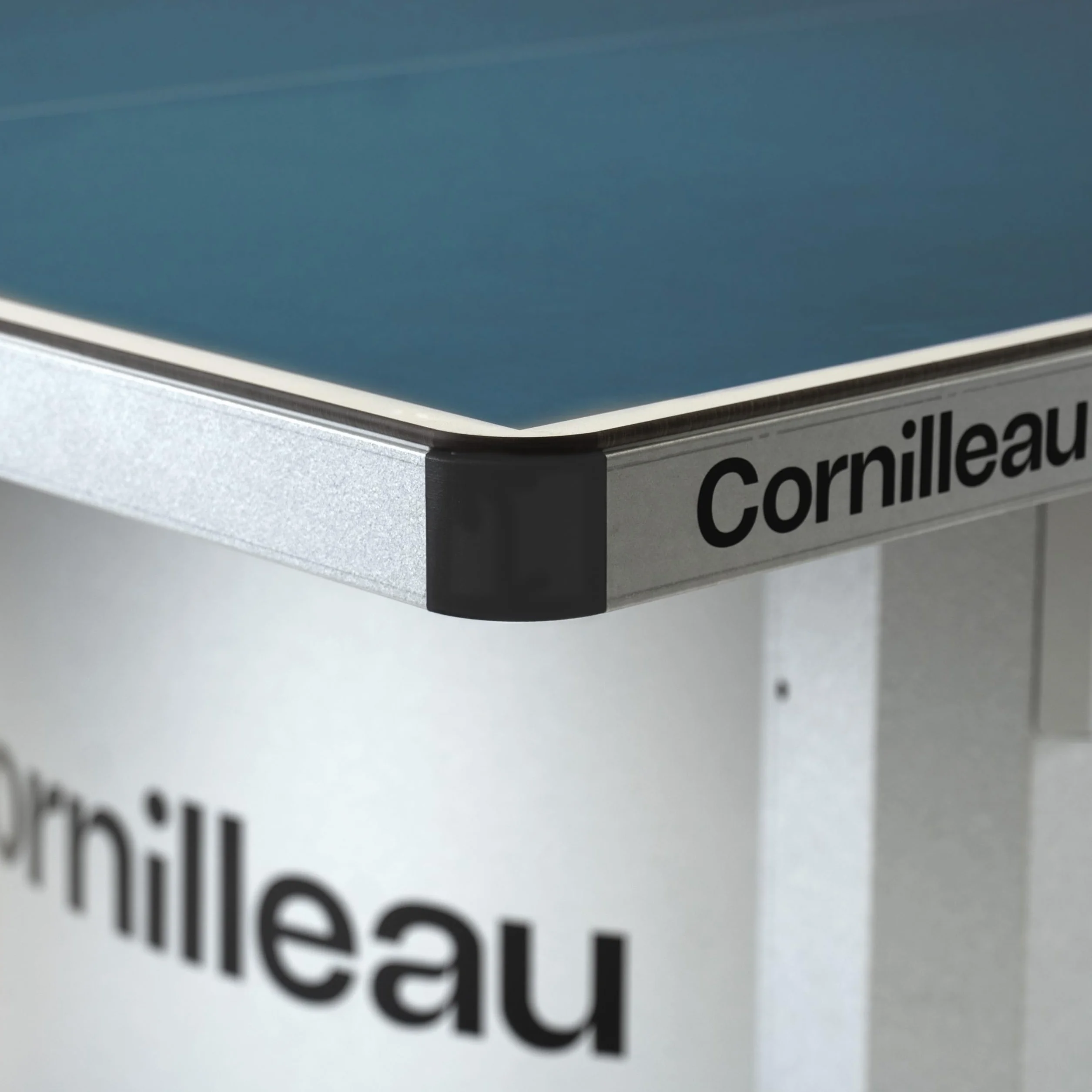 Cornilleau - Tavolo da ping pong all'aperto 510 Campus Fisso per comunità e scuole (Campeggio, Parchi, ecc) - Rimbalzo competitivo (Blu o Grigio 7mm)