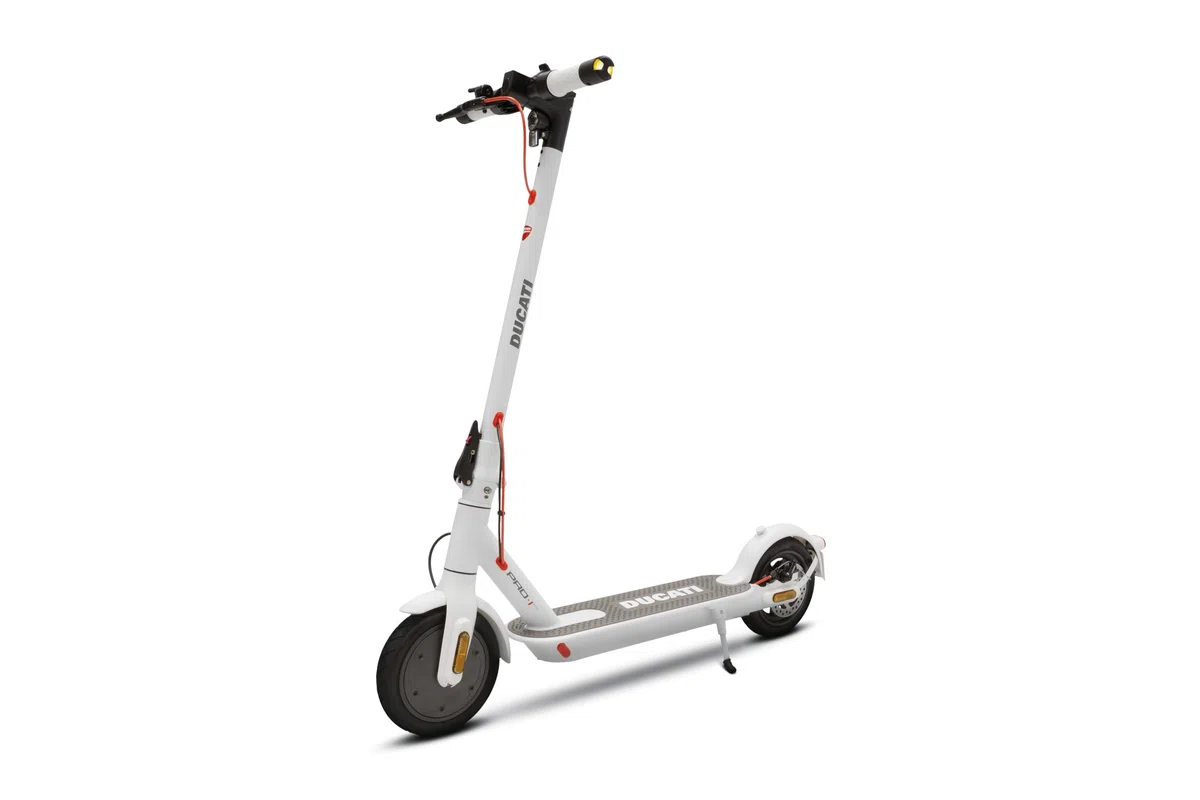 Ducati Pro-I Evo White Safe Ride, Monopattino Elettrico, con Frecce Direzionali Integrate, Motore 350W, Peso 12 kg, Freno Elettrico e a Disco
