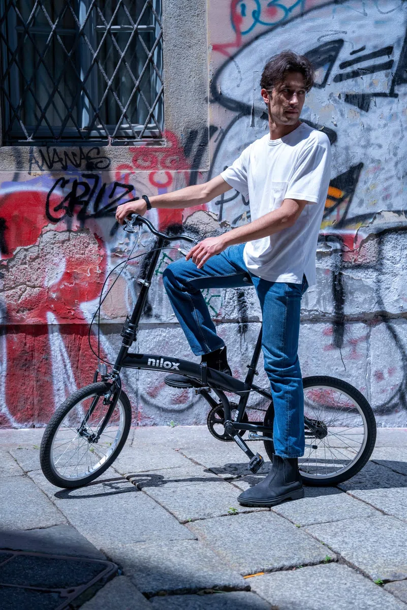 Nilox, Bike X0, Bici Pieghevole, Facile da Trasportare, Design Moderno, con Telaio Opaco in Acciaio, Bicicletta Leggera, 12 kg di Peso, con Cerchi in Alluminio da 20"