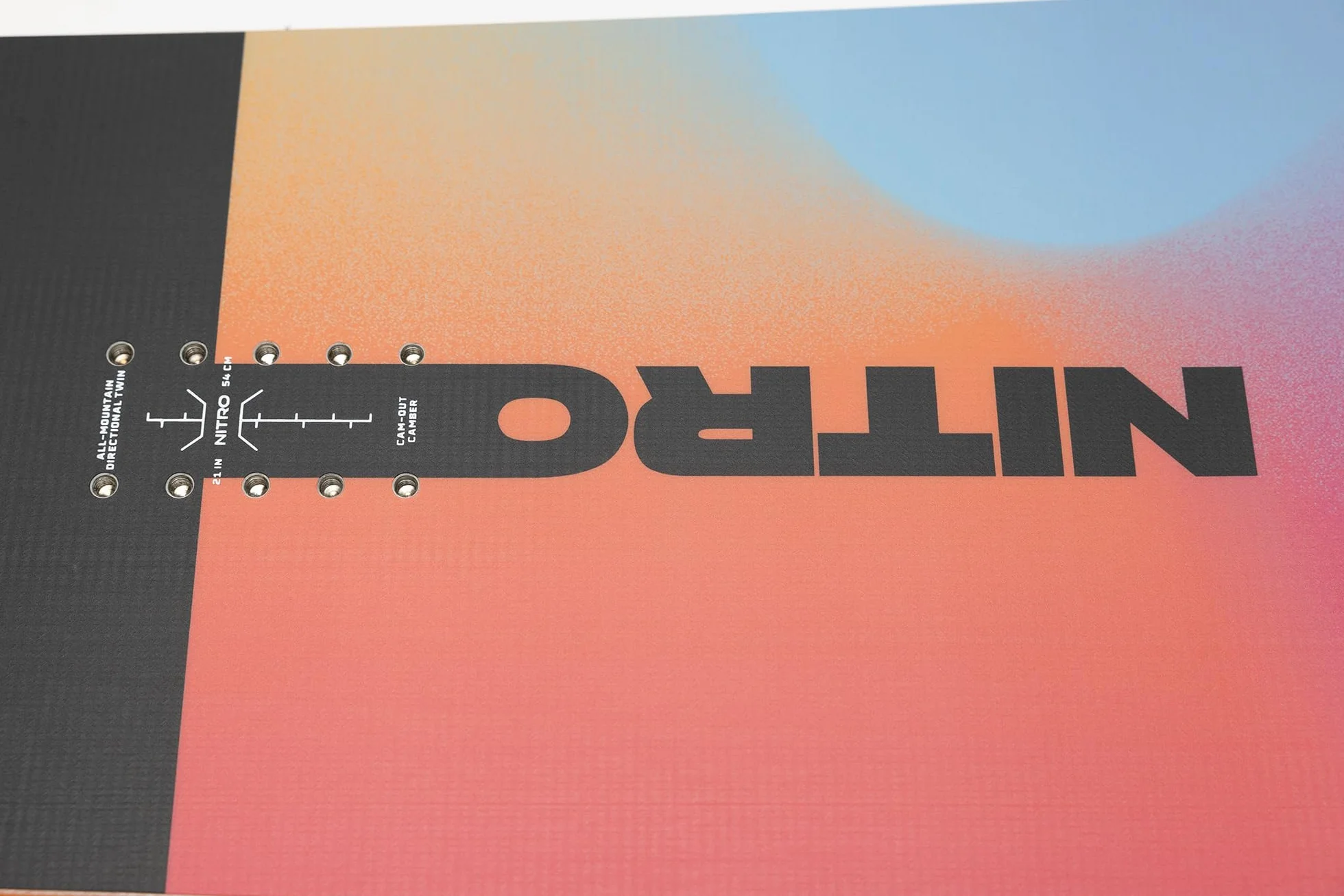 Nitro Snowboards Prime Chroma CAM-Out Board '25, Allmountainboard, Directional, Flat-Out Rocker, All-Terrain, Mid-Wide & Wide