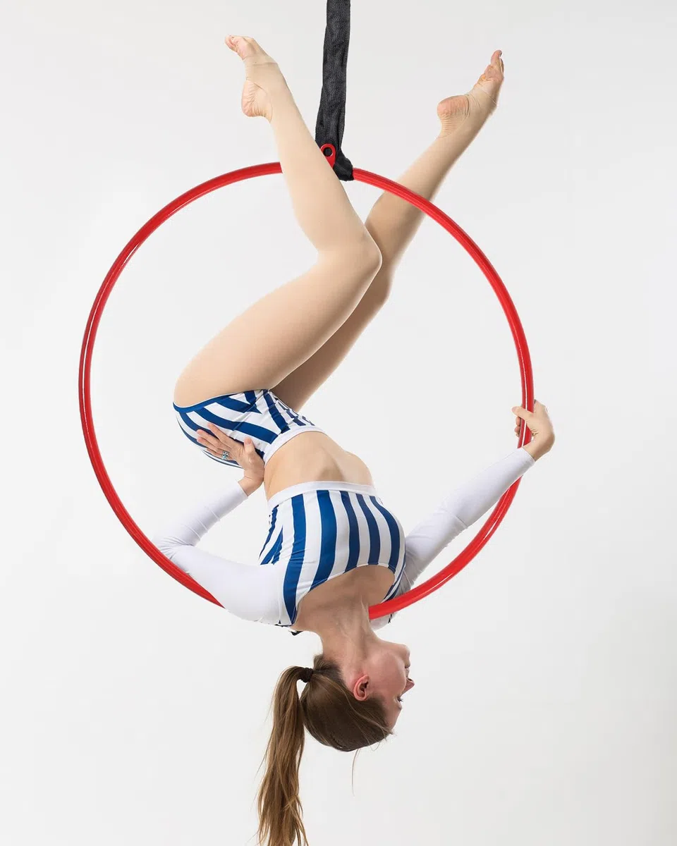 Cero Aereo con Borsa da Magazzino Accessori - Lyra a Punto Singcolo Rosso Premium 85 /90cm Set Anello Yoga Aereo per Circo, Acrobazie, Danza e Yoga, Sistema di Sicurezza 2 Tonnellate e Finitura Lucida