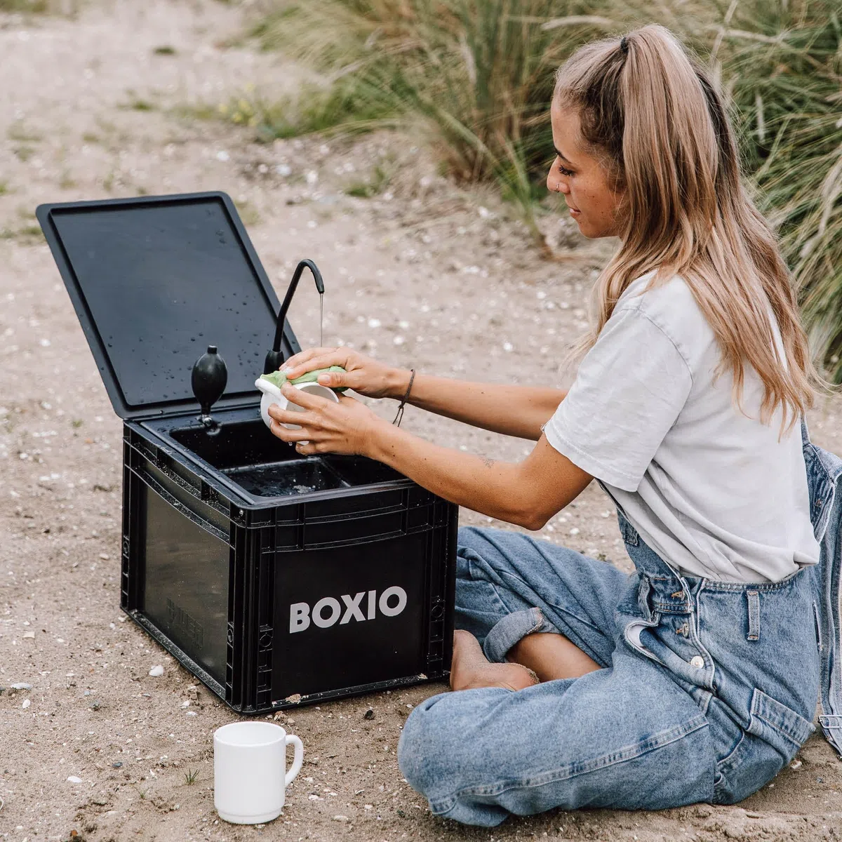 BOXIO - Kitchen Bundle Plus: cucina da campeggio mobile senza elettricità con scatola di cottura, lavabo, fornello a gas e tavolo con accessori per esterni, set di pentole, tagliere per il