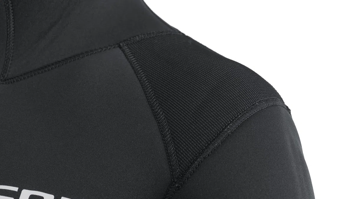 Seac Club Man, muta in neoprene da 7 mm con cappuccio integrato, protezioni in Powertex nelle spalle, ginocchiere e fondoschiena