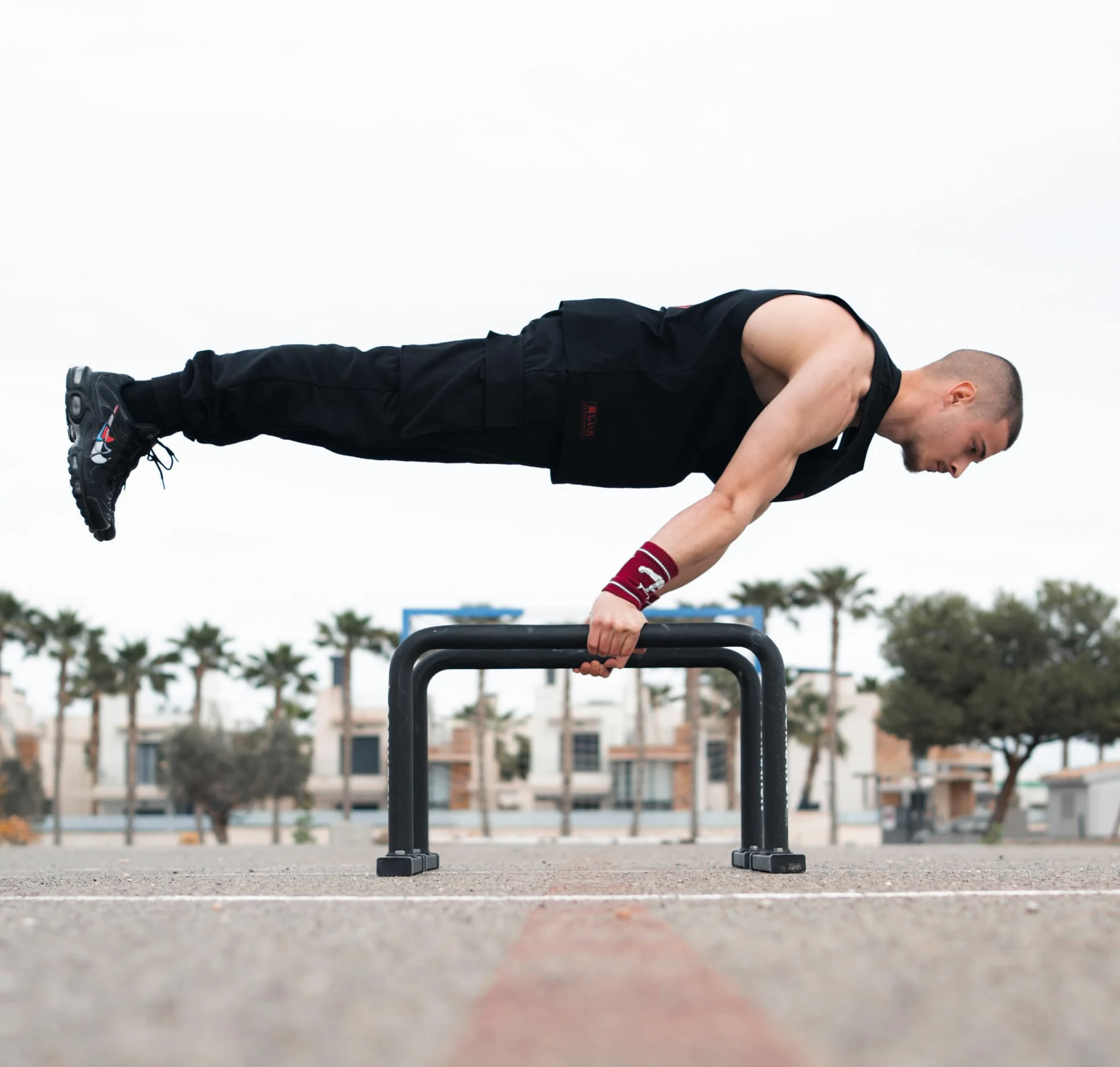 GORNATION Parallettes Alte in Metallo, Barre Parallele per Calisthenics con Impugnature Antiscivolo per Push Ups, Dips, L-Sits, Palestra e Allenamento Outdoor, Push Up Bars incl. Nastro per Grip