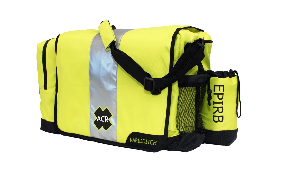 ACR RapidDitch Bag: borsa galleggiante progettata per mantenere le forniture di emergenza essenziali sicure, accessibili e a galla in situazioni critiche, per un supporto affidabile alla sopravvivenza