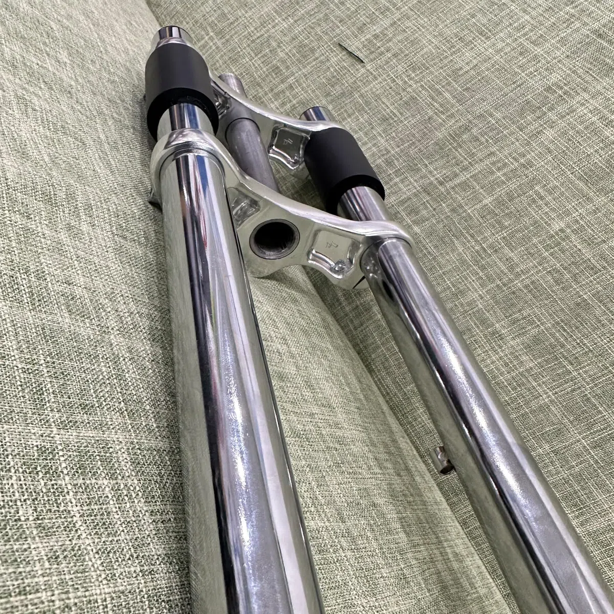Forcella per Bicicletta 26"/700C/29, Codolo Filettato da 1", Triplo Attacco Senza Sospensione con Doppio Supporto per Pneumatico da 3,5"