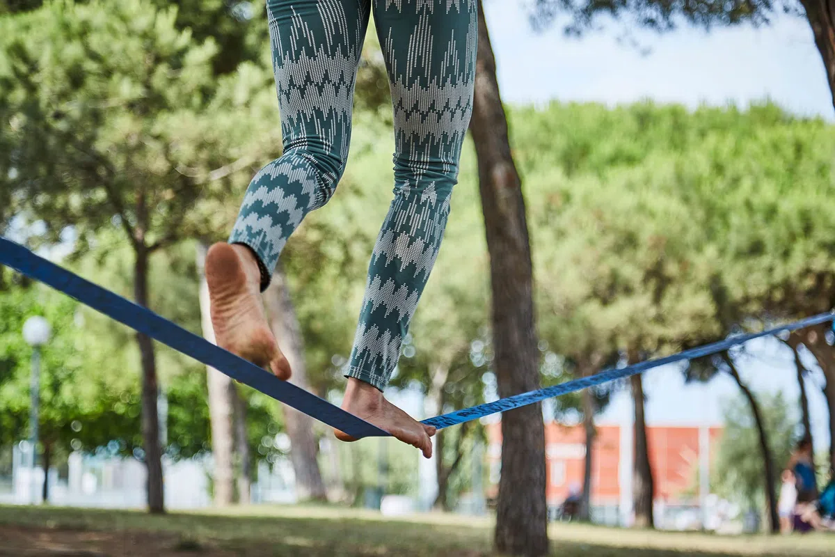 Slackline da viaggio leggero solo 1,5 kg | 11 m Slack Line per cose divertenti con giocattoli esterni | Attrezzature scolastiche forestali | Attrezzature per abilità circensi per bambini |