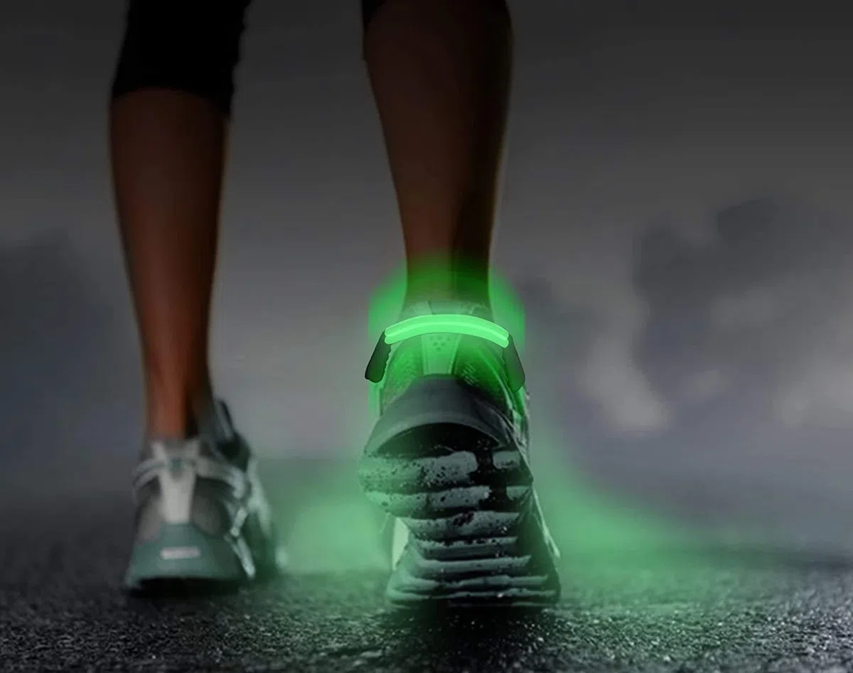 SBS Luce di sicurezza per scarpe da corsa, luce verde intermittente o fissa, adatta per running e jogging di sera