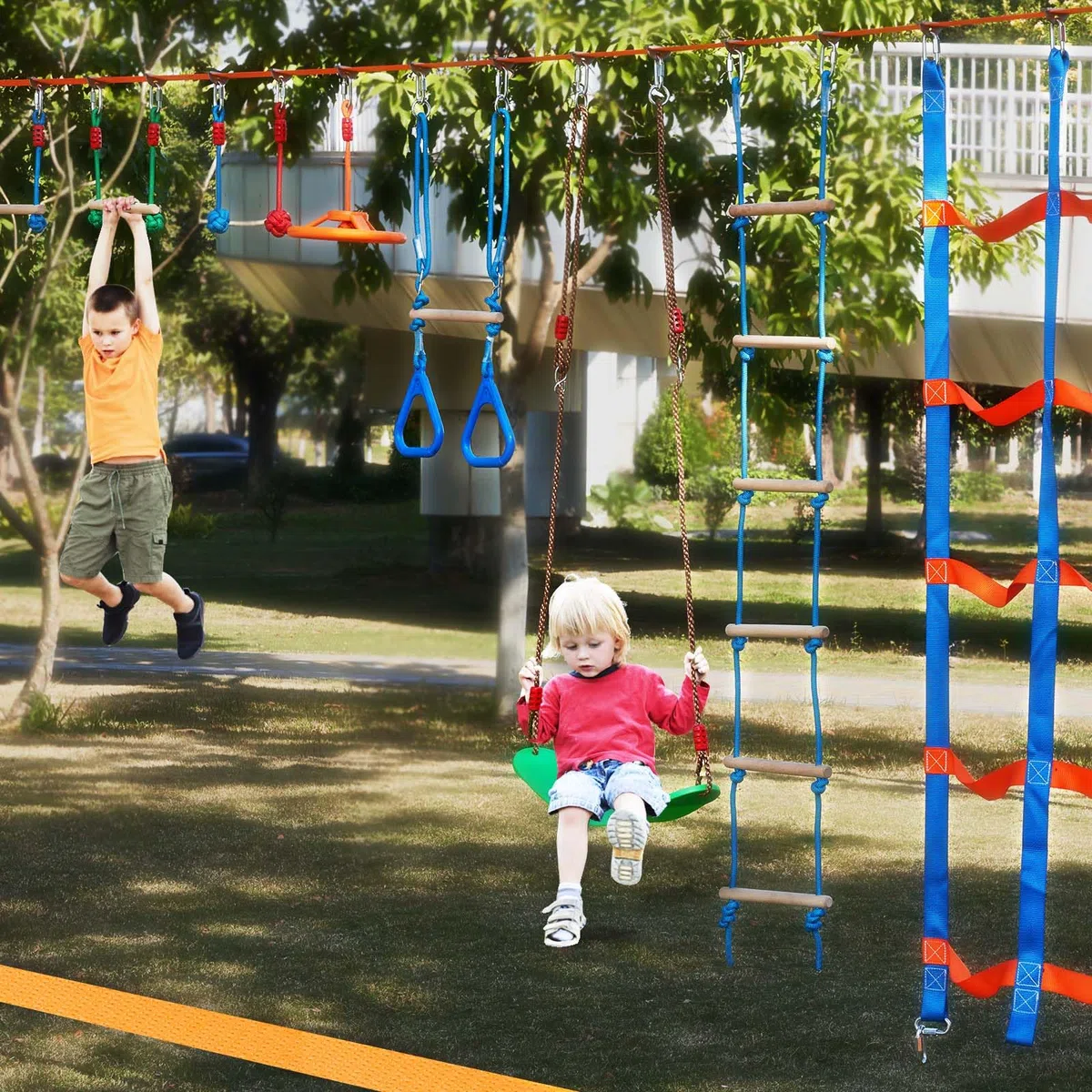 VEVOR Ninja Kit per Bambini Slackline da Arrampicata Percorso a Ostacoli 2x15,24 m Carico 226,8 kg 12 Ostacoli Attrezzatura da Gioco all'Aperto con Rete da Arrampicata Monkey Bar per Cortile Giardino