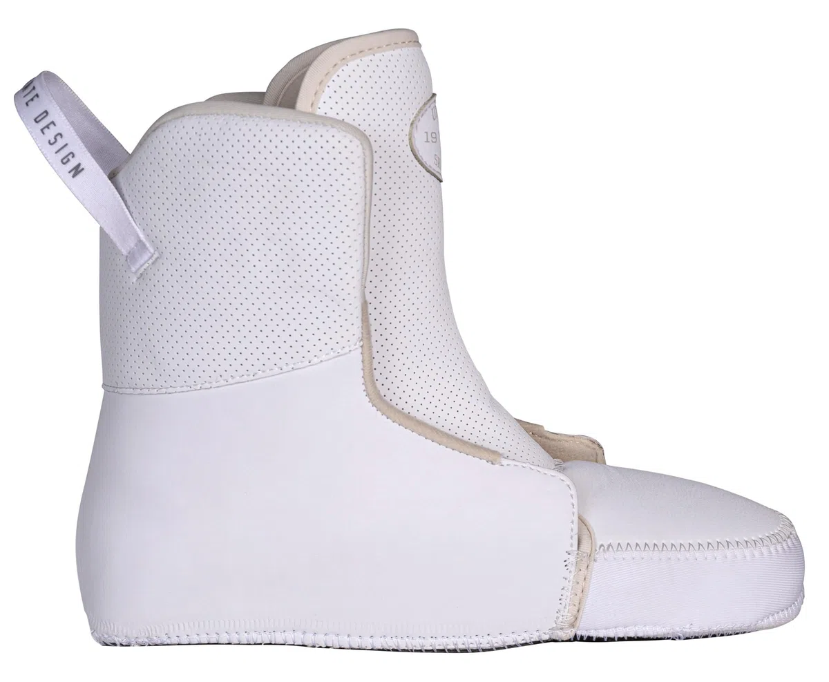 USD Sway Chess White Stunt Skates - Pattini in linea aggressivi Hardboot, Kizer Fluid IV UFS, 60 mm, 88 A, cuscinetti a sfera ABEC 9, bianco/grigio per Street & Park