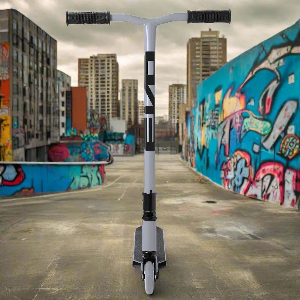 EVO Viper Stunt Scooter | Monopattino per principianti, intermedi e professionisti, monopattino acrobatico freestyle con impugnature in TPR | Morsetto a triplo bullone 360 Spin Stunt Street Scooter |