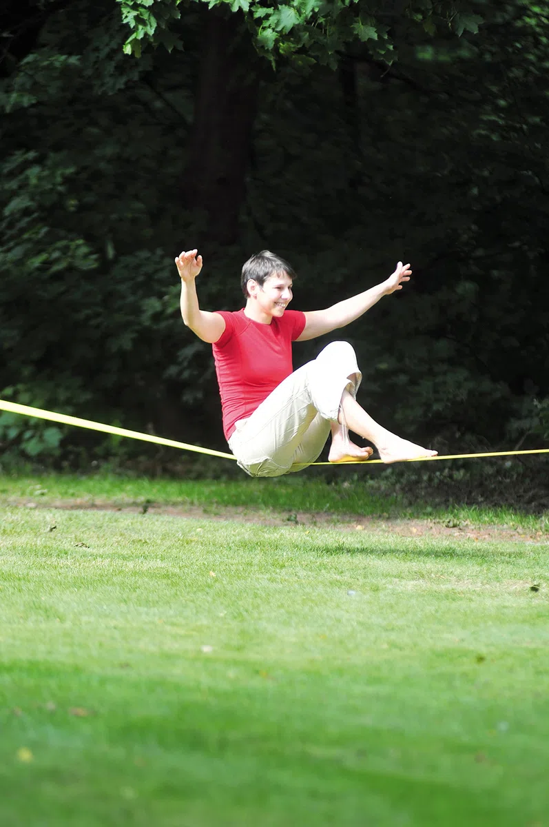 HUDORA Gioco di abilitá Slackline con L'Albero di Protezione Corteccia