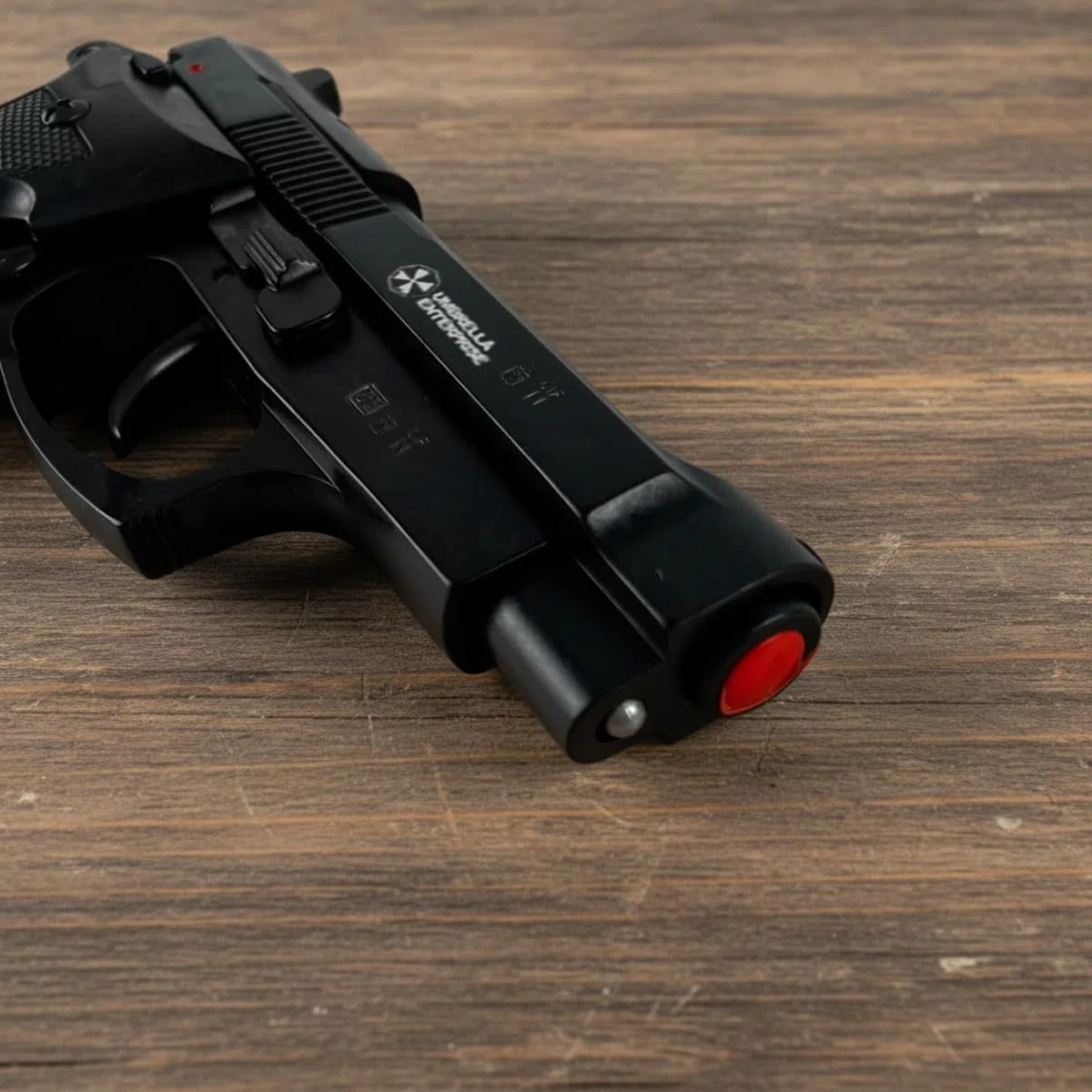 Pistola a Salve Mod. 85 9mm Top Firing, Segnalatore Acustico Scacciacani/Addestramento, Nera - Kit con Olio Ballistol incluso