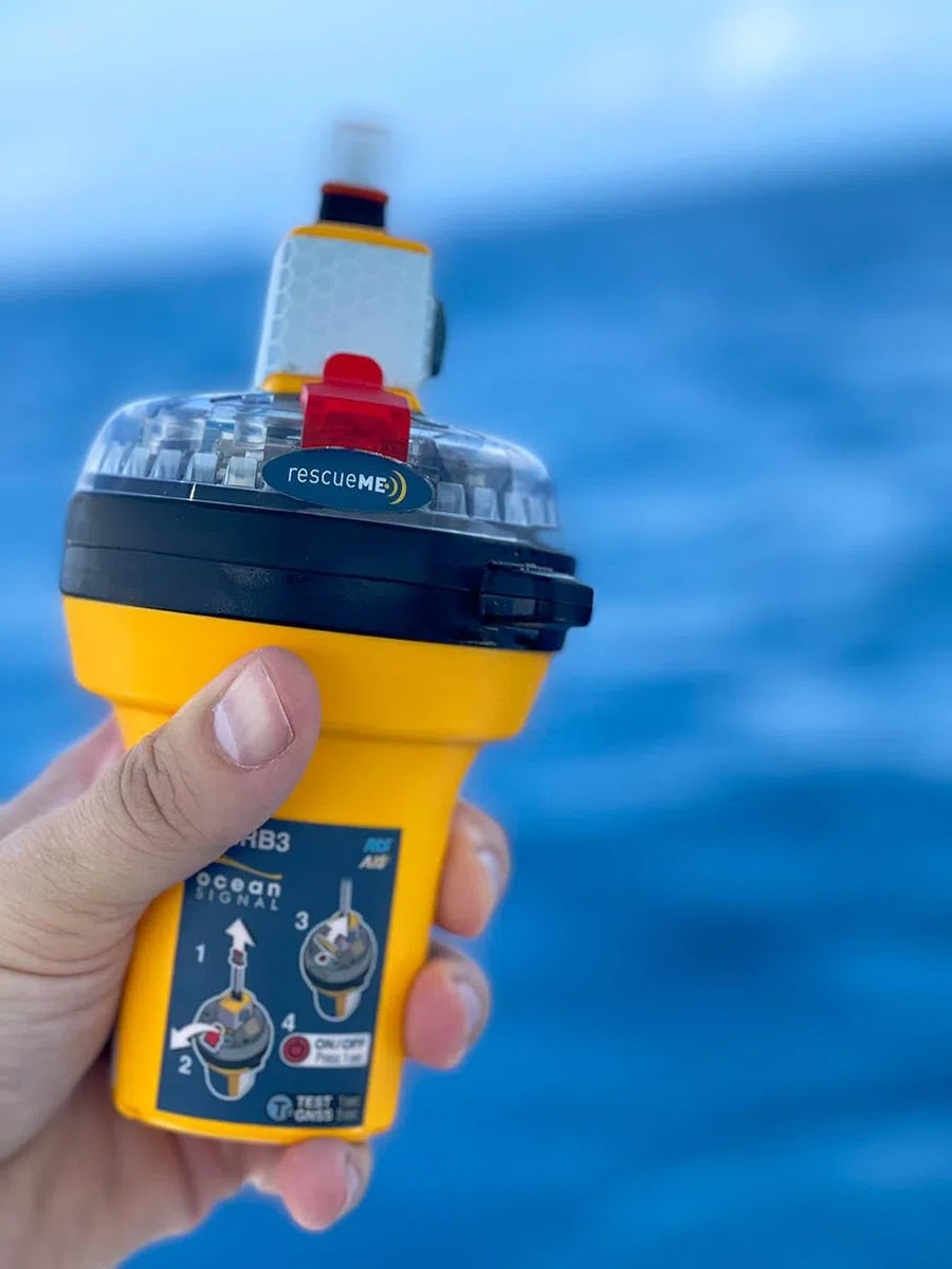Ocean Signal rescueME EPIRB3 con staffa manuale Categoria 2 – AIS, app mobile, Return Link Service (702S-03932).