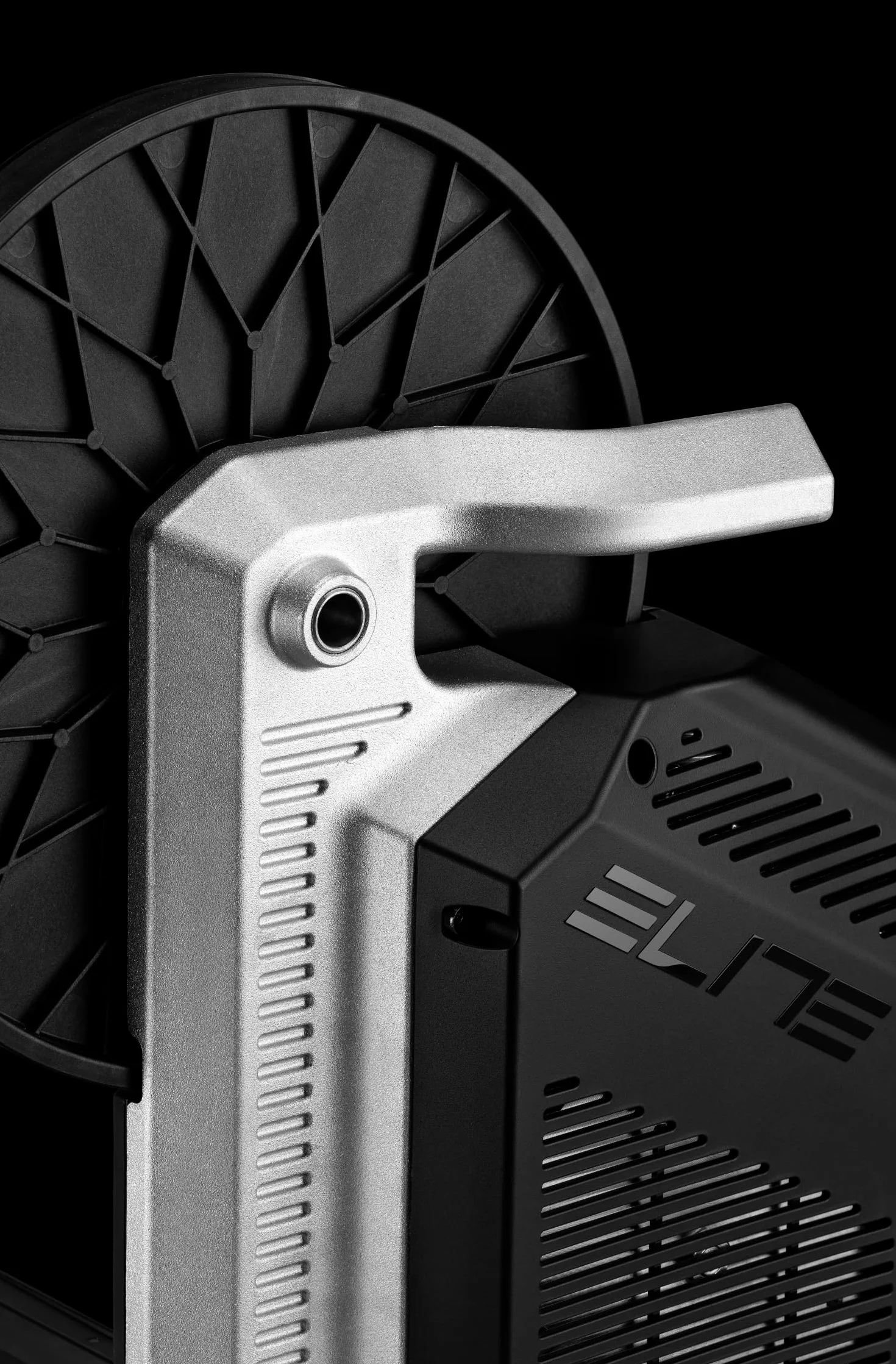 Elite Rivo Rullo Smart – Standard o Bundle Zwift – Rullo Direct Drive, Ciclismo Indoor, Precisione Potenza ±2,5%, WiFi + Bluetooth, Ultra-Silenzioso, Compatto Pieghevole
