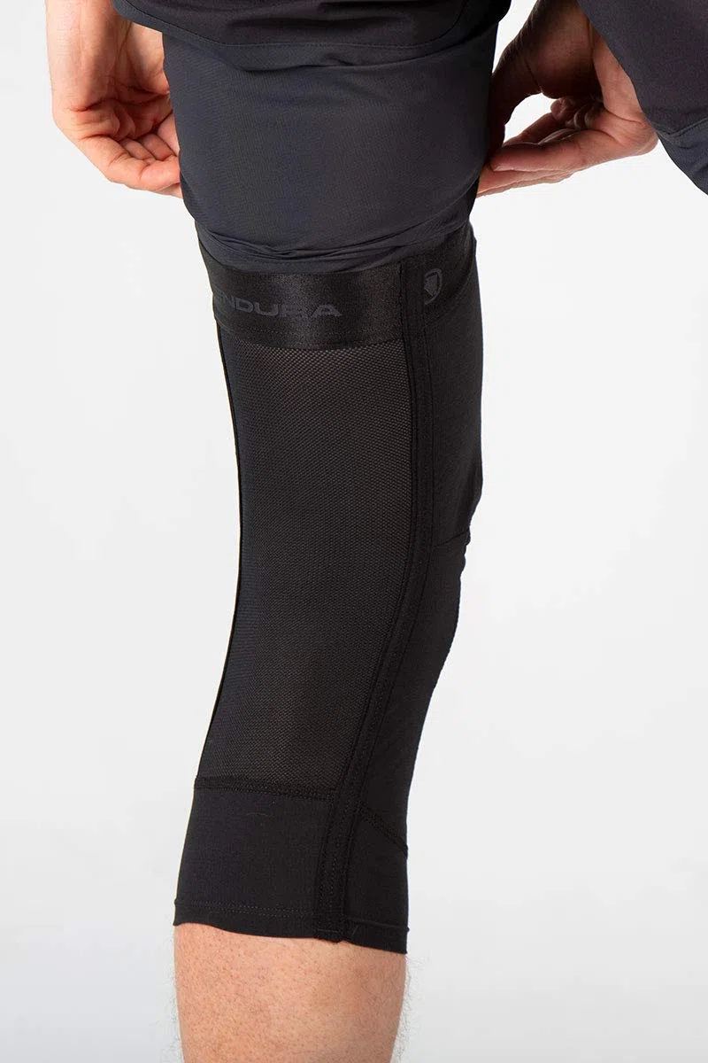 Endura MT500 D30 Ghost Cycling Knee Guards - Black S-M