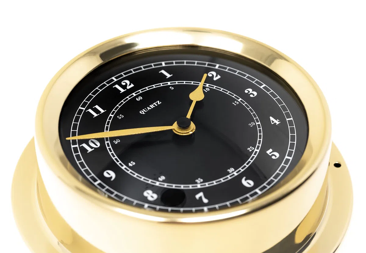 Fischer 1508U-45.6 - Orologio al Quarzo Marittimo, misuratore da 125 mm, con quadrante Nero e Cassa in Ottone, Made in Germany