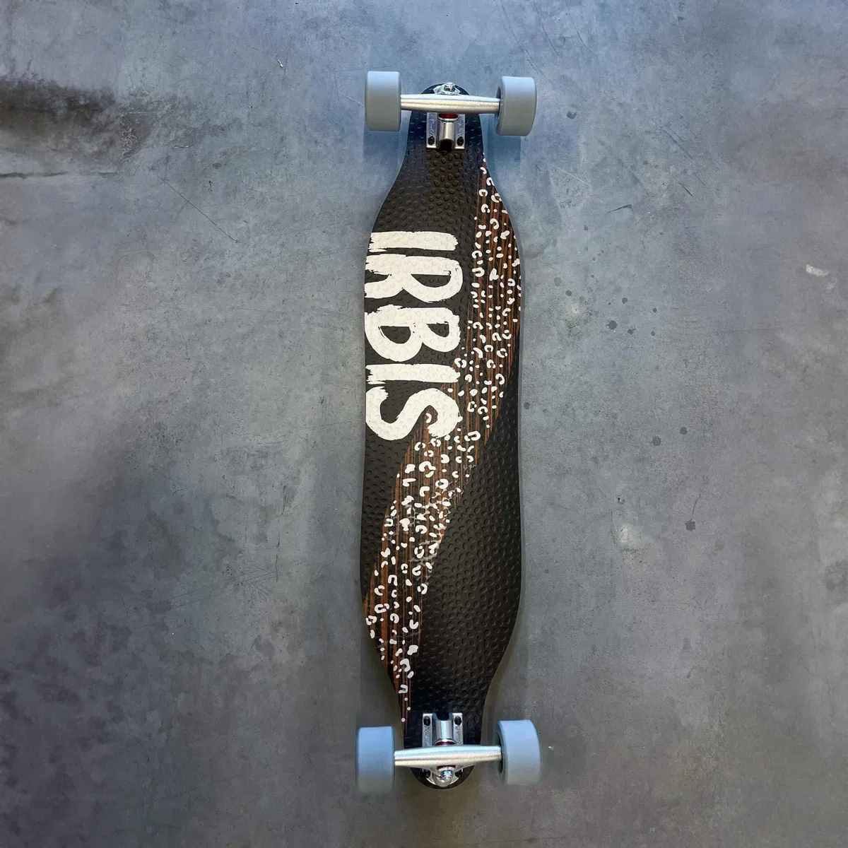 SWITCH IRBIS - Switch per longboard versatile, 97 cm, ideale per intaglio Commuting, Cruising Pumping Fiber Flex 1 Paris V2 150 mm, per ragazzi e adulti, Cruiser Made in Europe