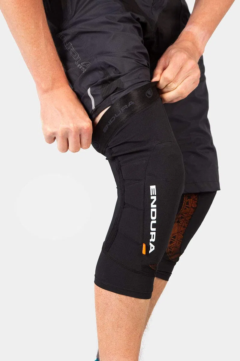 Endura MT500 D30 Ghost Cycling Knee Guards - Black S-M