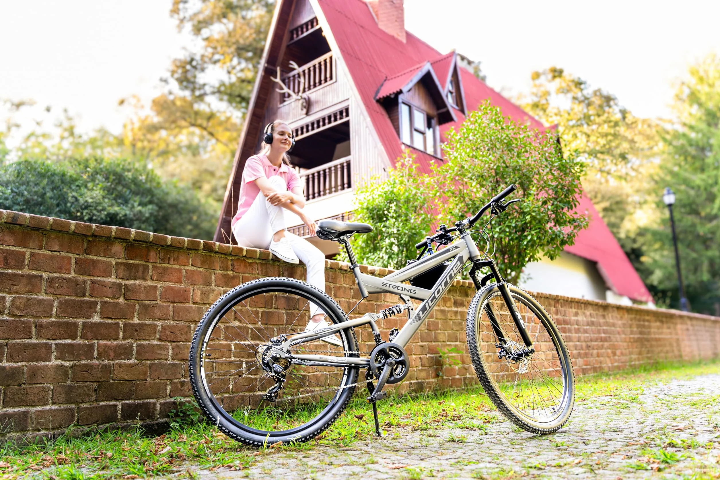 Licorne Bike - Premium Mountain Bike Strong 2D da 26, 27,5 e 29 pollici, bicicletta con freni a disco anteriori e posteriori, cambio a 21 marce, a sospensione completa