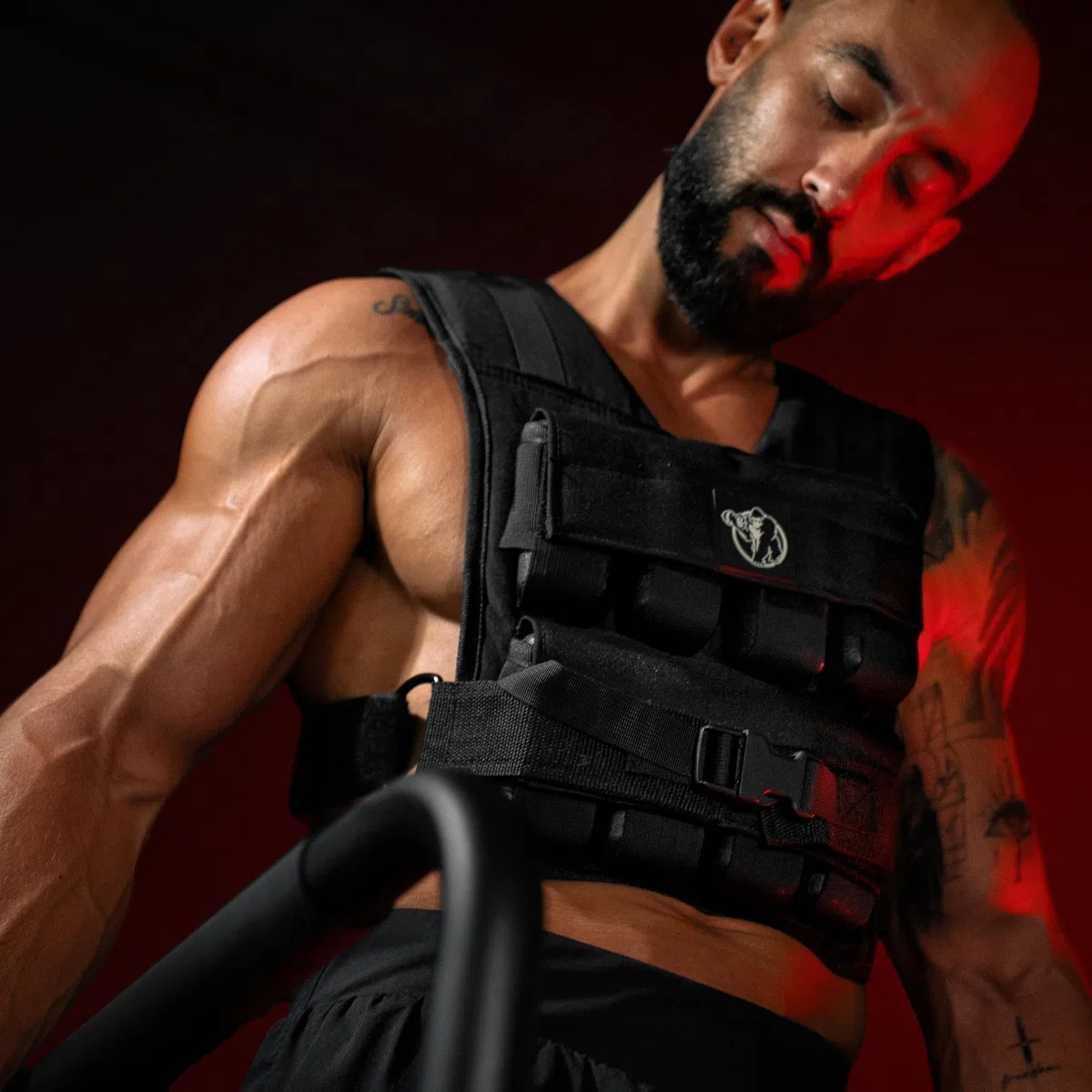 GORILLA SPORTS® Giubbotto Zavorrato - 10/20/30 kg, Regolabile, Ferro, Schiuma TPE, Nylon, Vestibilità Universale, Nero - Weighted Vest, Gilet con Pesi, Gilet Zavorrato con Pesi Inclusi