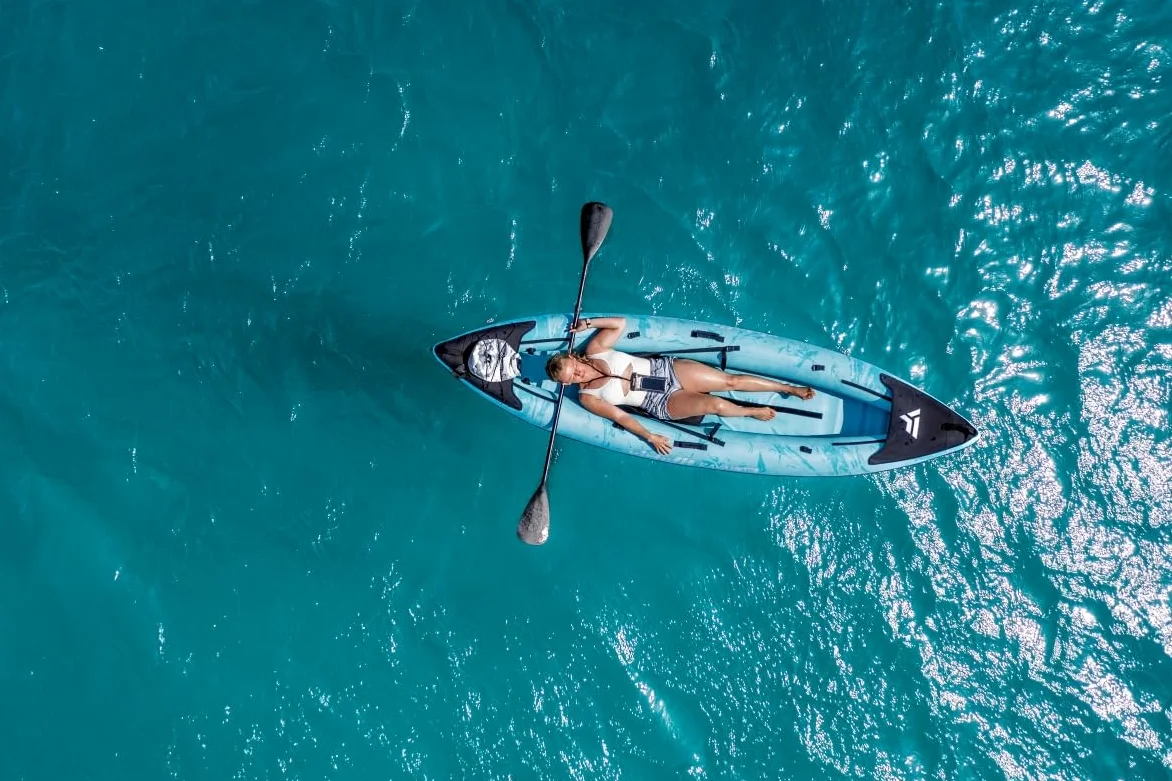 VirtuFit Kayak 335 Gonfiabile - 2 + 1 Persone + Opzione 3° Sedile - Include 2 pagaie, pompa a mano, borsa per il trasporto e 2 pinne, per mare, fiume e lago, costruzione stabile, 335 cm, turchese