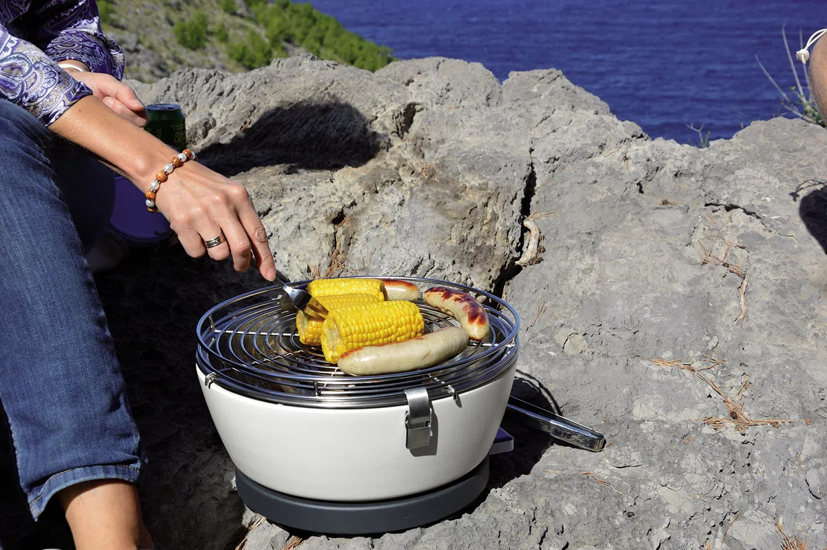 Feuerdesign Vesuvio Grill E Pinza Per Barbecue, Diametro 33 Cm, Lavabile In Lavastoviglie, Ventola Rimovibile, Borsa Per Trasporto Inclusa, Bianco