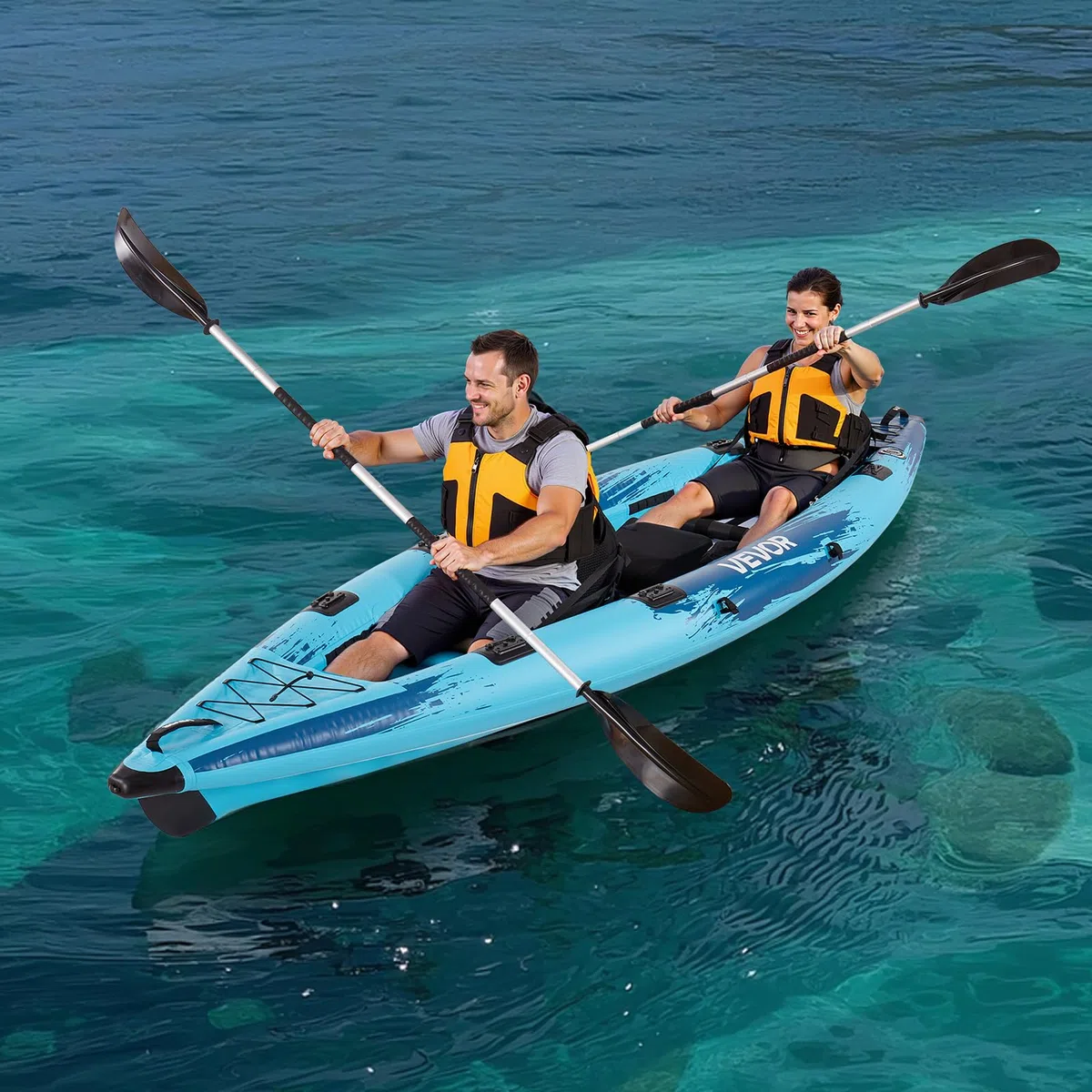 VEVOR Kayak Gonfiabile per 2 Persone, Capacità 317,5 kg, Resistente a Perdite e Forature, con Seduta Imbottita, Pavimento in PVC, 2 Pagaie, Pompa a Mano, Borsa Trasporto, per Pesca e Campeggio