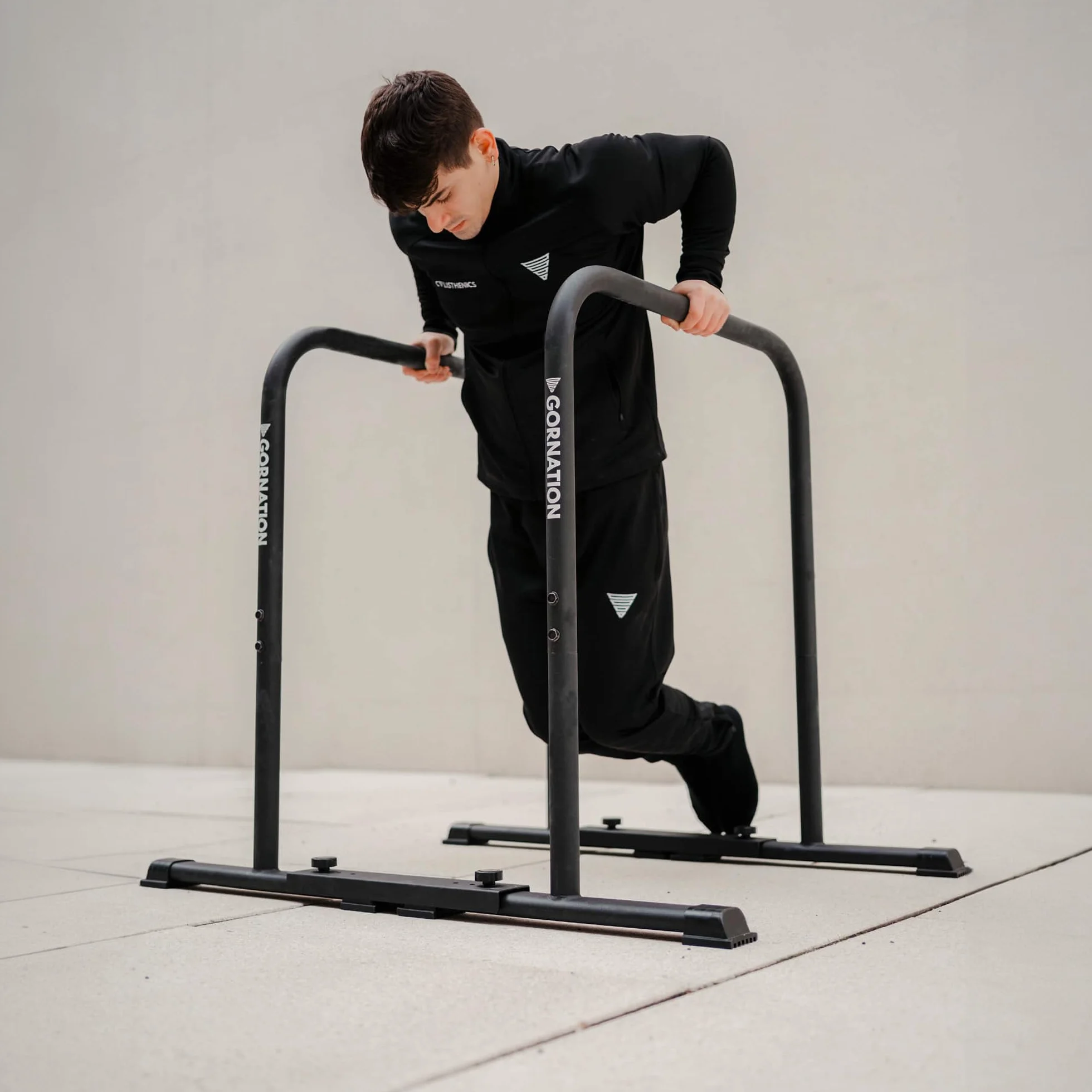 GORNATION Dip Bars, Barre Dip, Barre Parallele Alte Regolabili per Calisthenics e Fitness, Dips Station con Piedini Antiscivolo e Presa Sicura, Attrezzatura per Home Gym