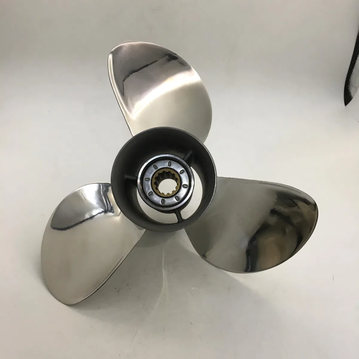 Elica 35-65HP 11X15 In Acciaio Inox Elica 13 Denti SS Prop per Suzuki Fuoribordo