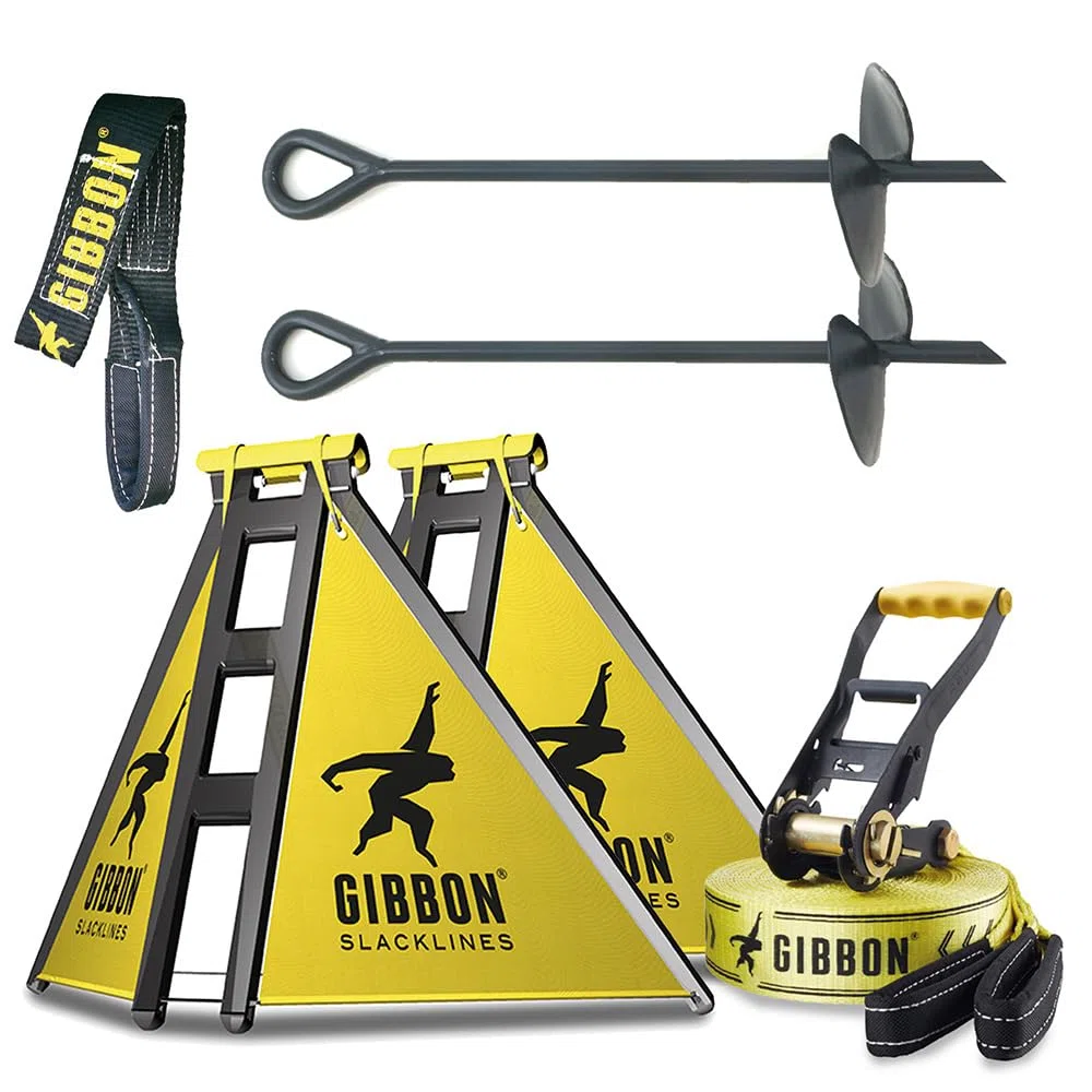 Gibbon Slacklines, Independence Kit Classic, con 2 Slackframes, 2 picchetti a Vite di Ancoraggio a Terra da 70 cm e la celebre Classic Line da 15 m