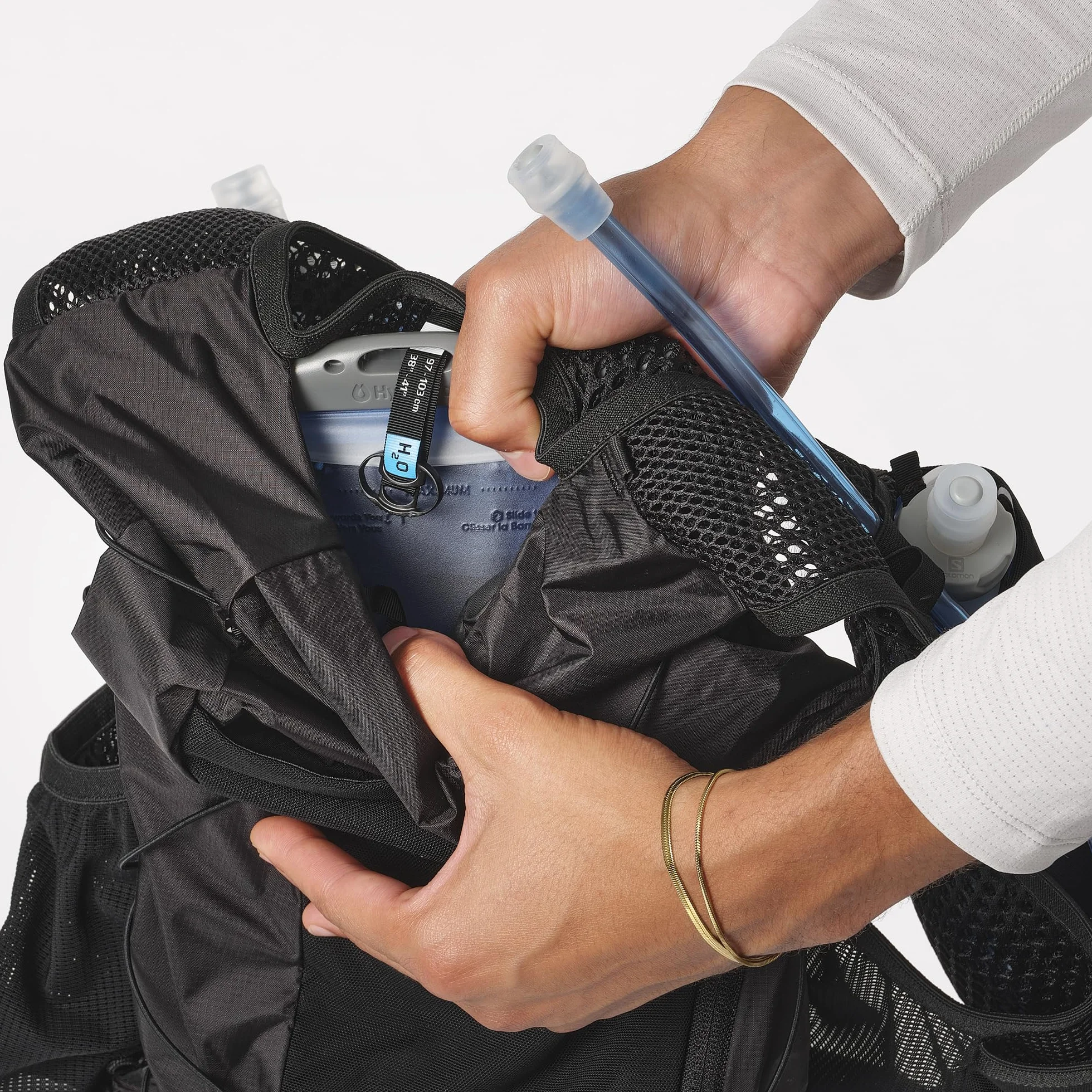 Salomon Active Skin 12 Set, Tasche sul Petto per l'idratazione Facile, Comfort Precision SensiFit, Spazio ottimizzato per l'ultra Trail con Tasche di Sicurezza