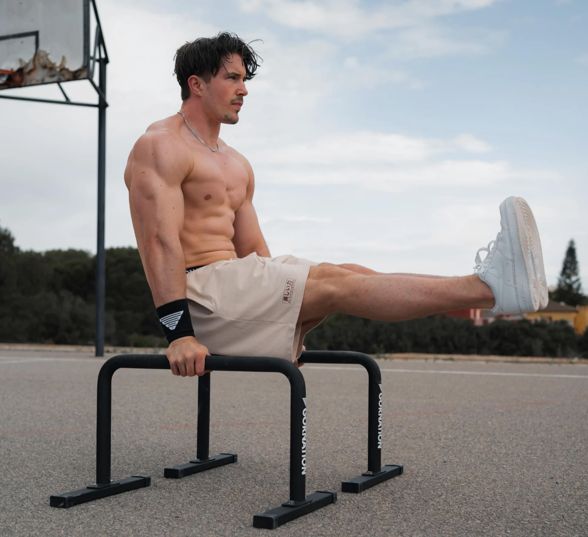 GORNATION Parallettes Alte in Metallo, Barre Parallele per Calisthenics con Impugnature Antiscivolo per Push Ups, Dips, L-Sits, Palestra e Allenamento Outdoor, Push Up Bars incl. Nastro per Grip