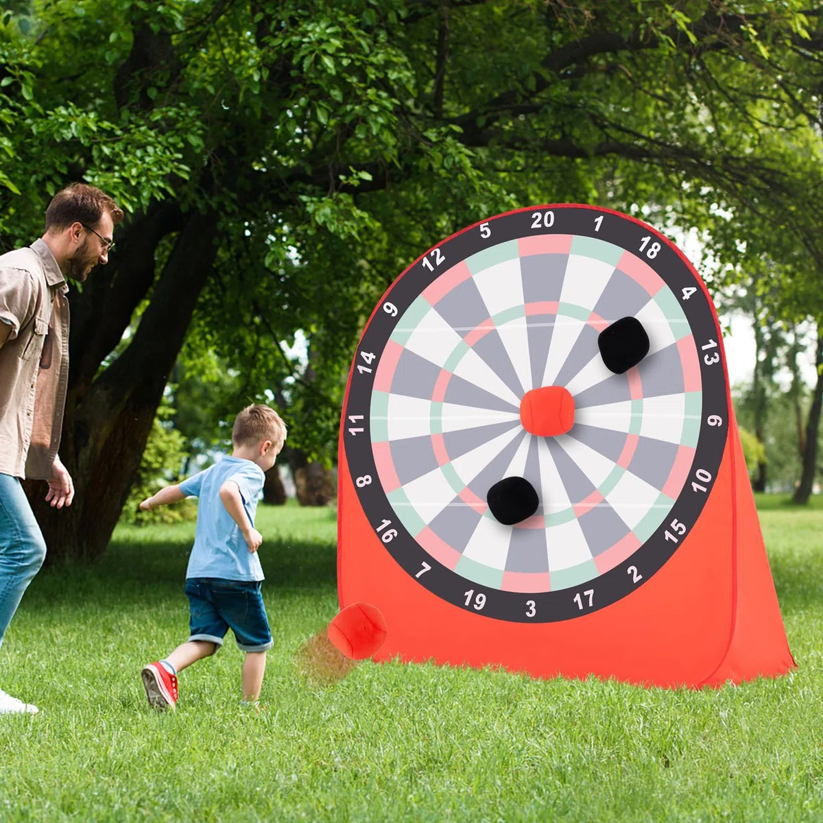 GYMAX Pallone Gigante da Freccette, Grande Bersaglio per Freccette Pieghevole con 4 Palloni, Borsa da Trasporto, Tabellone dei Punti Chiaro, Set di Gioco per Raduni, Picnic, Feste