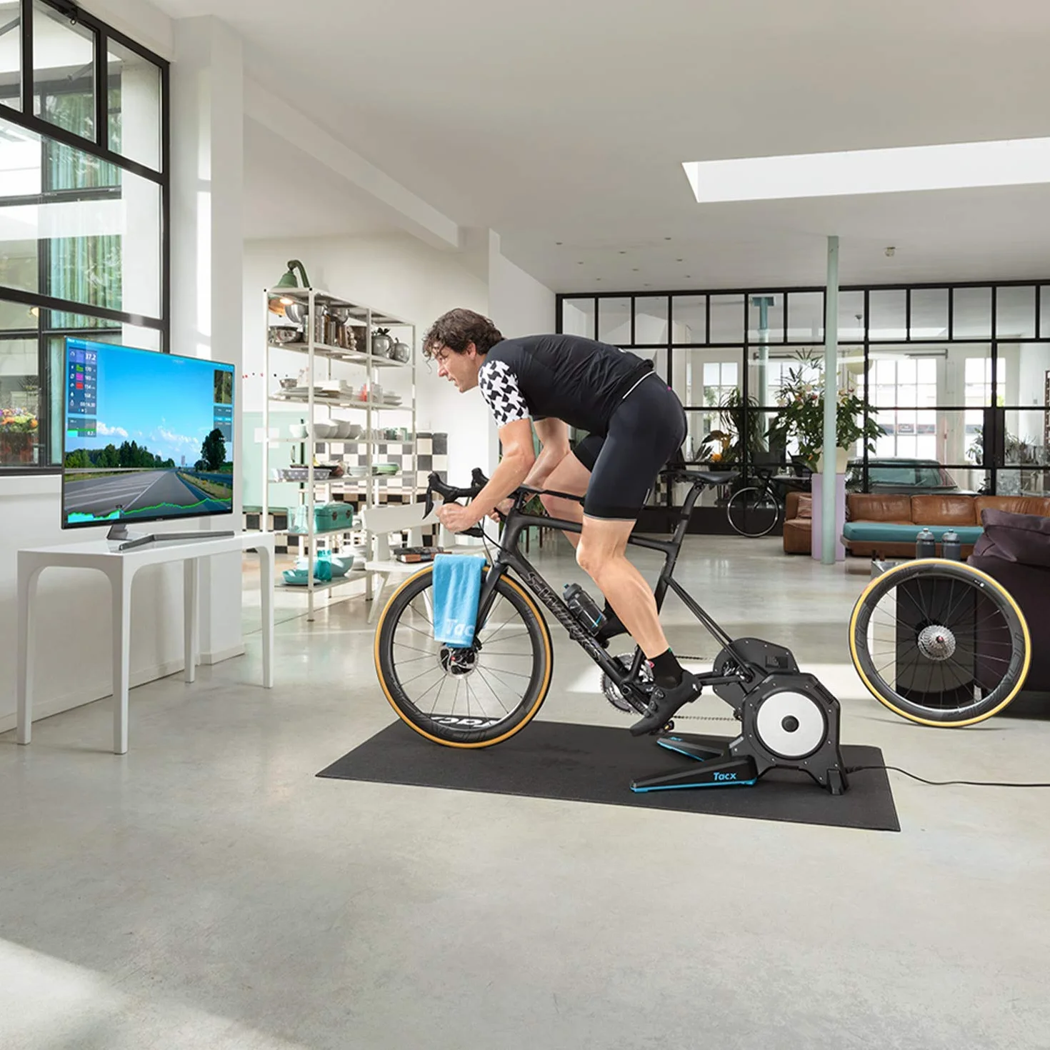 Garmin Tacx FLUX 2, Smart Trainer, Interattivo, 2000 W, Compatibile con Tacx Training App e Zwift