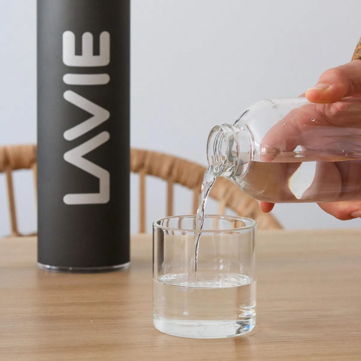 LaVie PURE Depuratore d'Acqua Innovativo a Luce UVA, Senza Materiali di consumo. Trasforma l'Acqua del Rubinetto in Acqua Pura, Fresca e dal Sapore Gradevole in soli 15 Minuti - Capacità 1 L